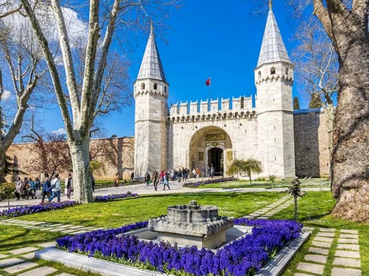 Topkapi Palace: Discovering the Heart of Ottoman Splendor
