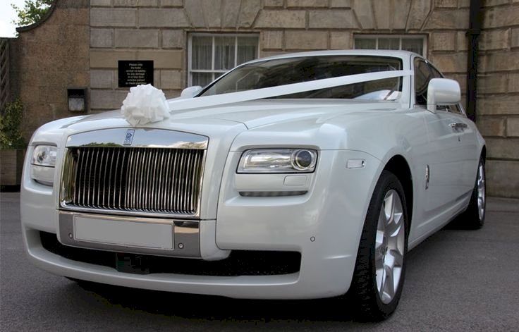 Wedding Car Hire Birmingham – Arrive in Style with Rolls Royce Hire Birmingham